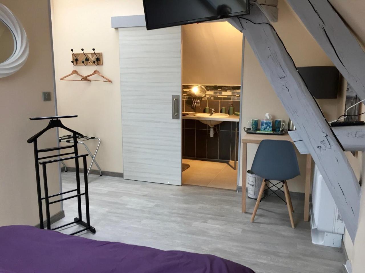 Saint-Maurice-le-Vieil Le Rouge & Blanc Bed & Breakfast エクステリア 写真